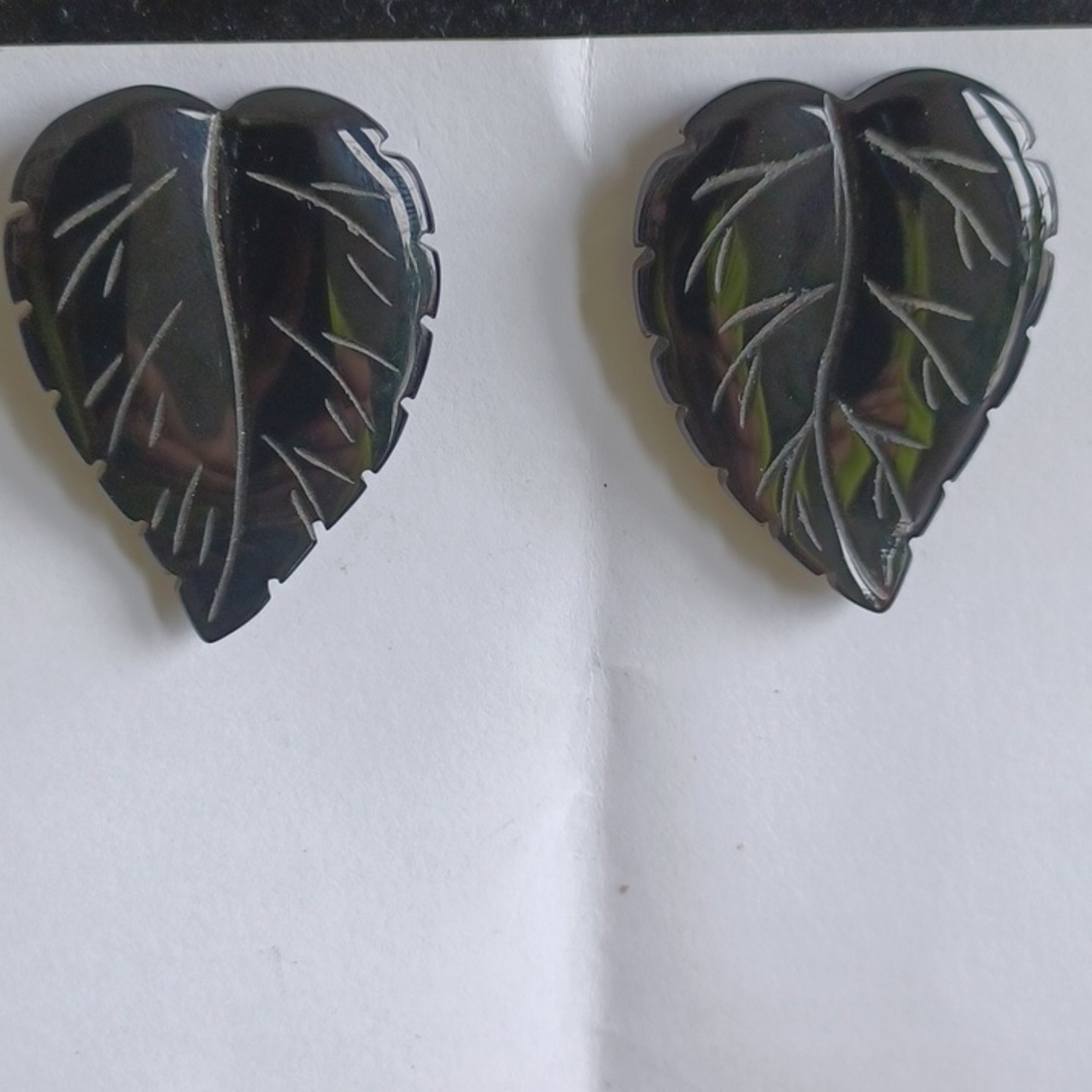 Vintage carved leaf earrings, 1.5" beautiful shiny black